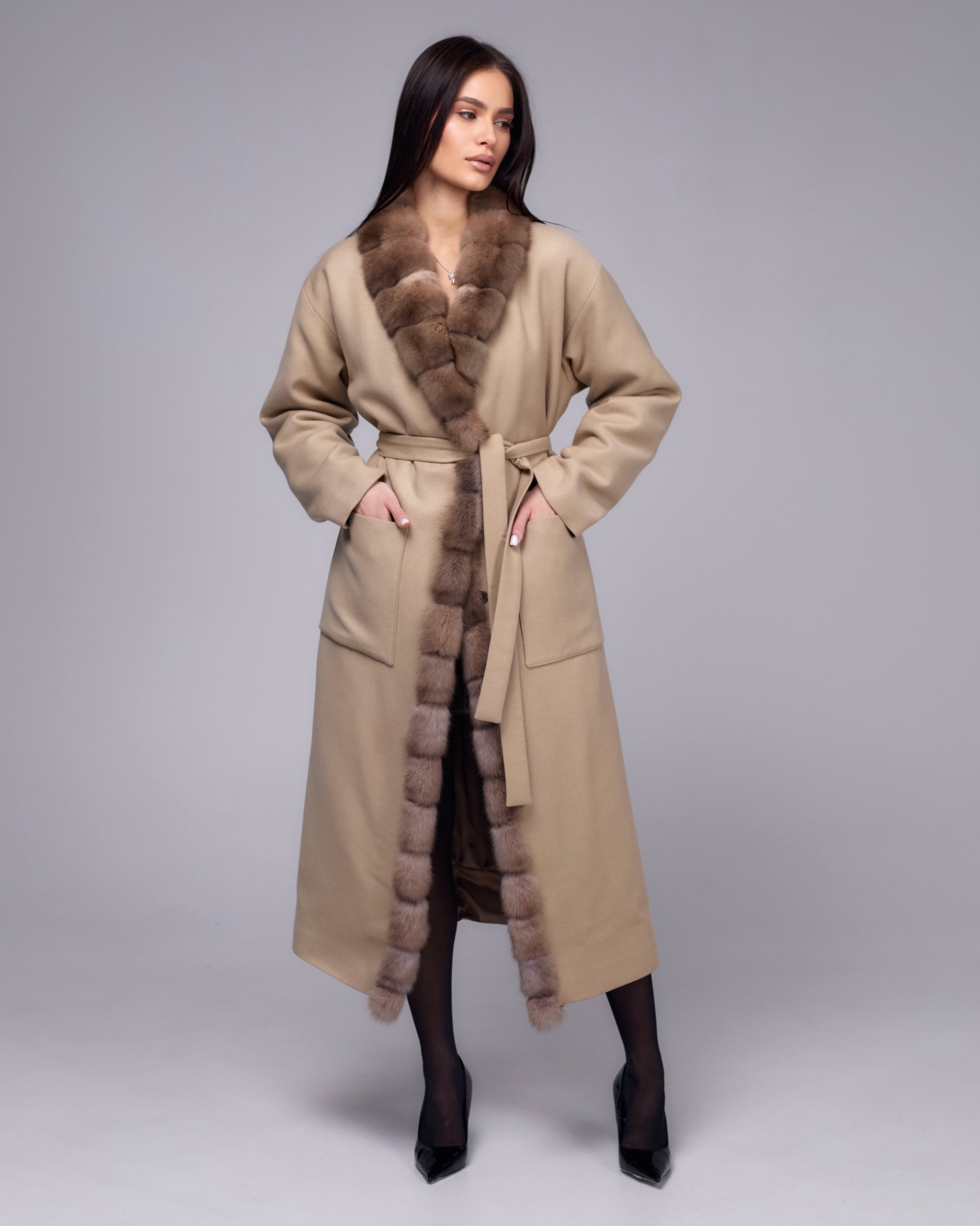 Пальто с натуральным мехом соболя 
