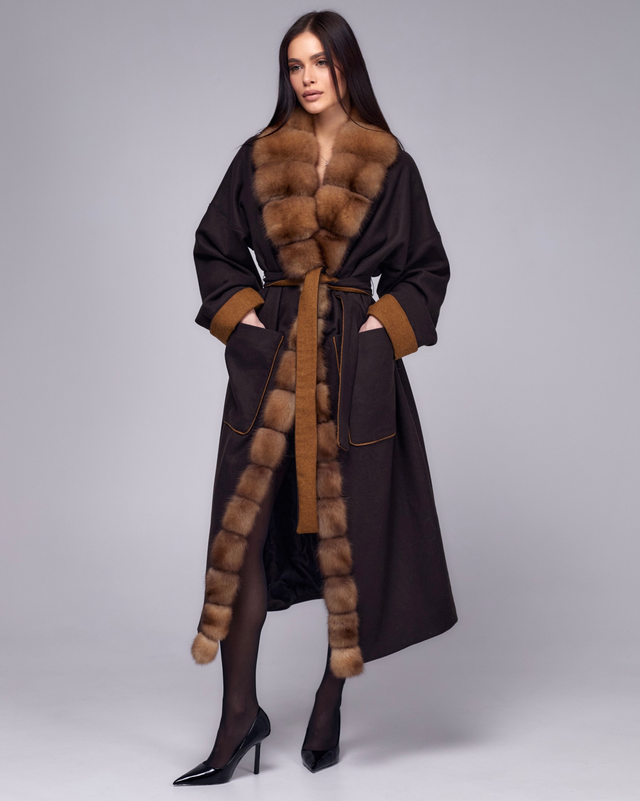 Пальто с мехом соболя brown