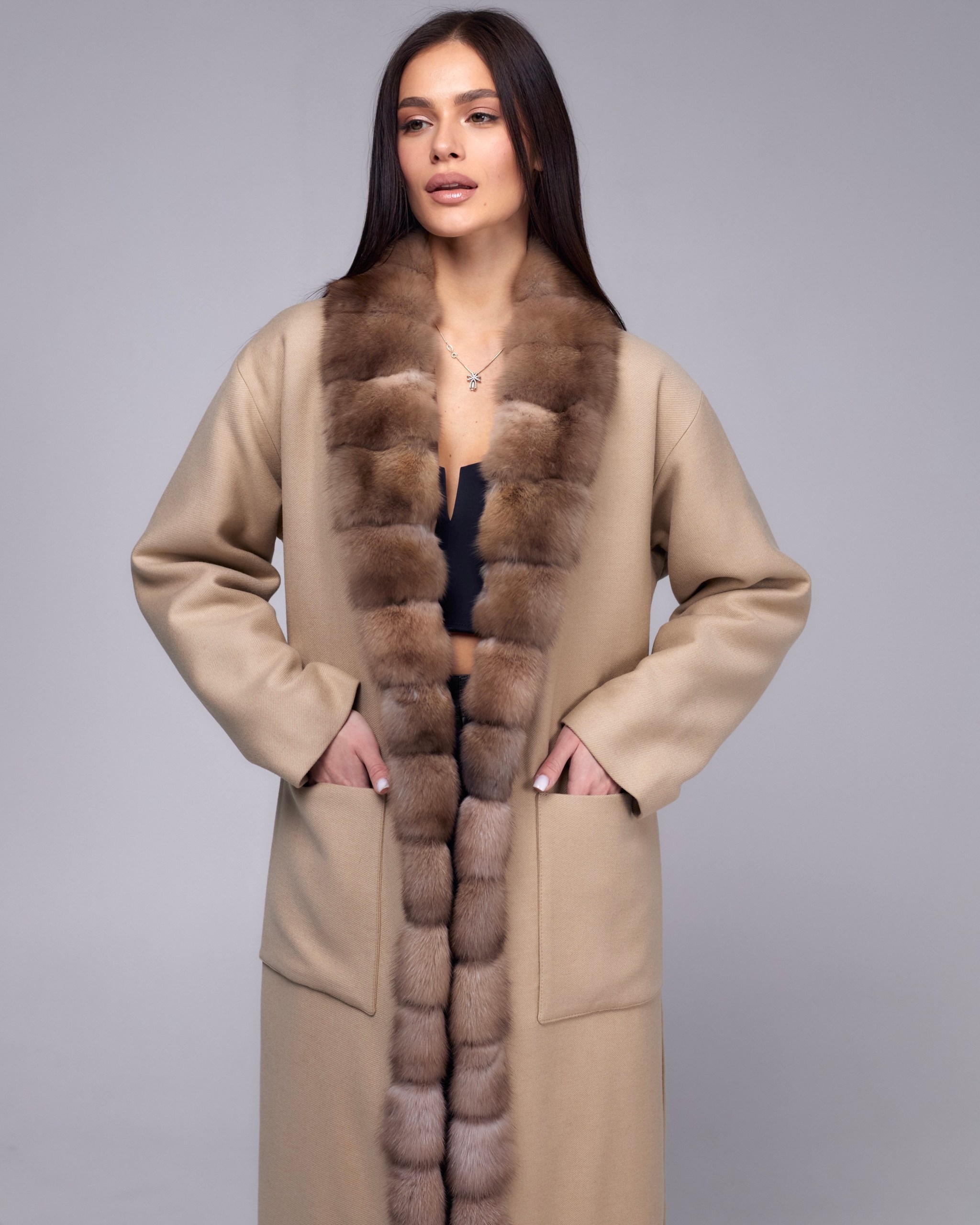 Пальто с натуральным мехом соболя 