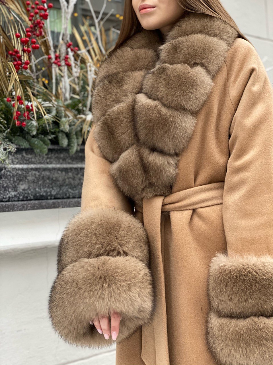 Пальто с натуральным мехом финского песца