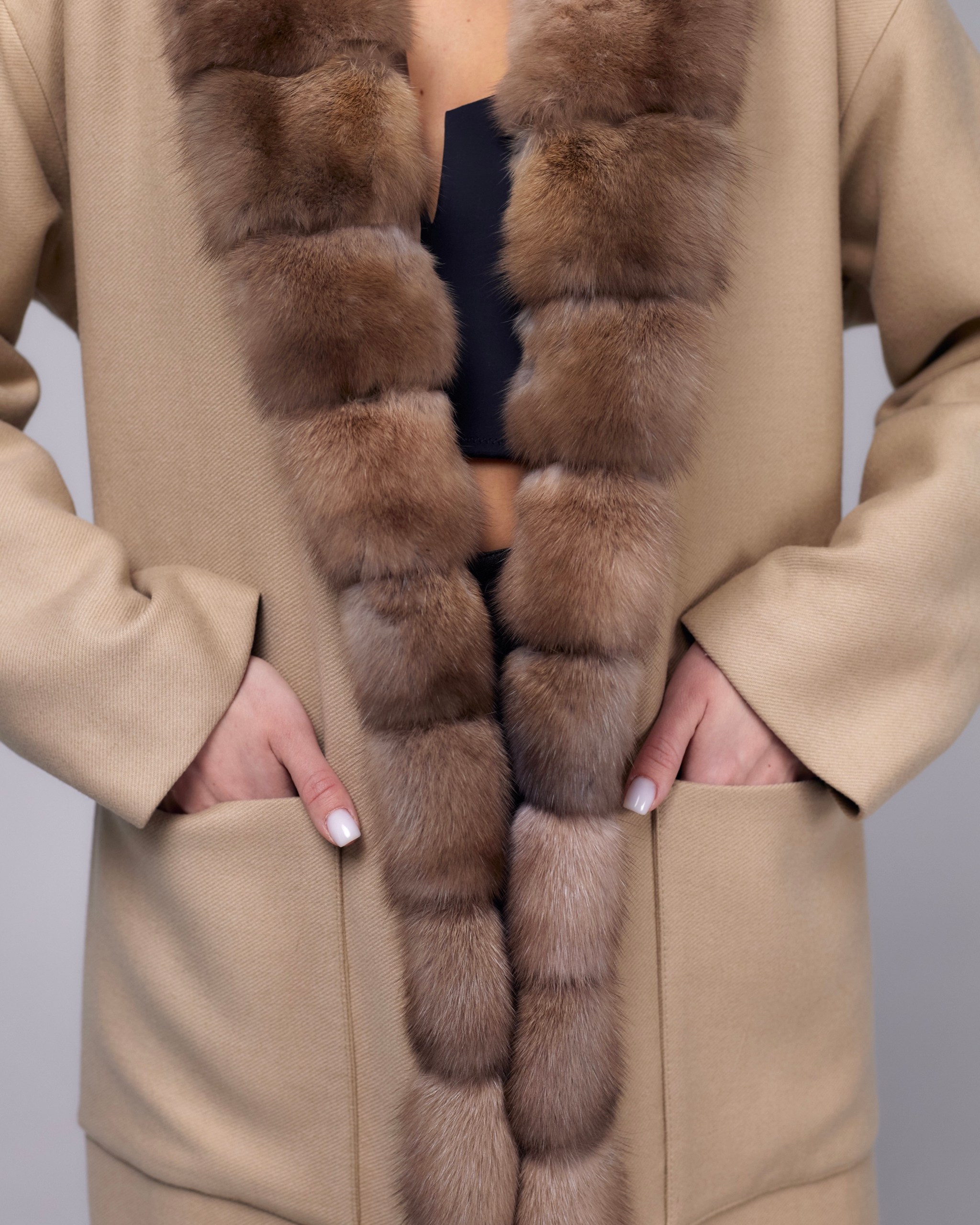 Пальто с натуральным мехом соболя 