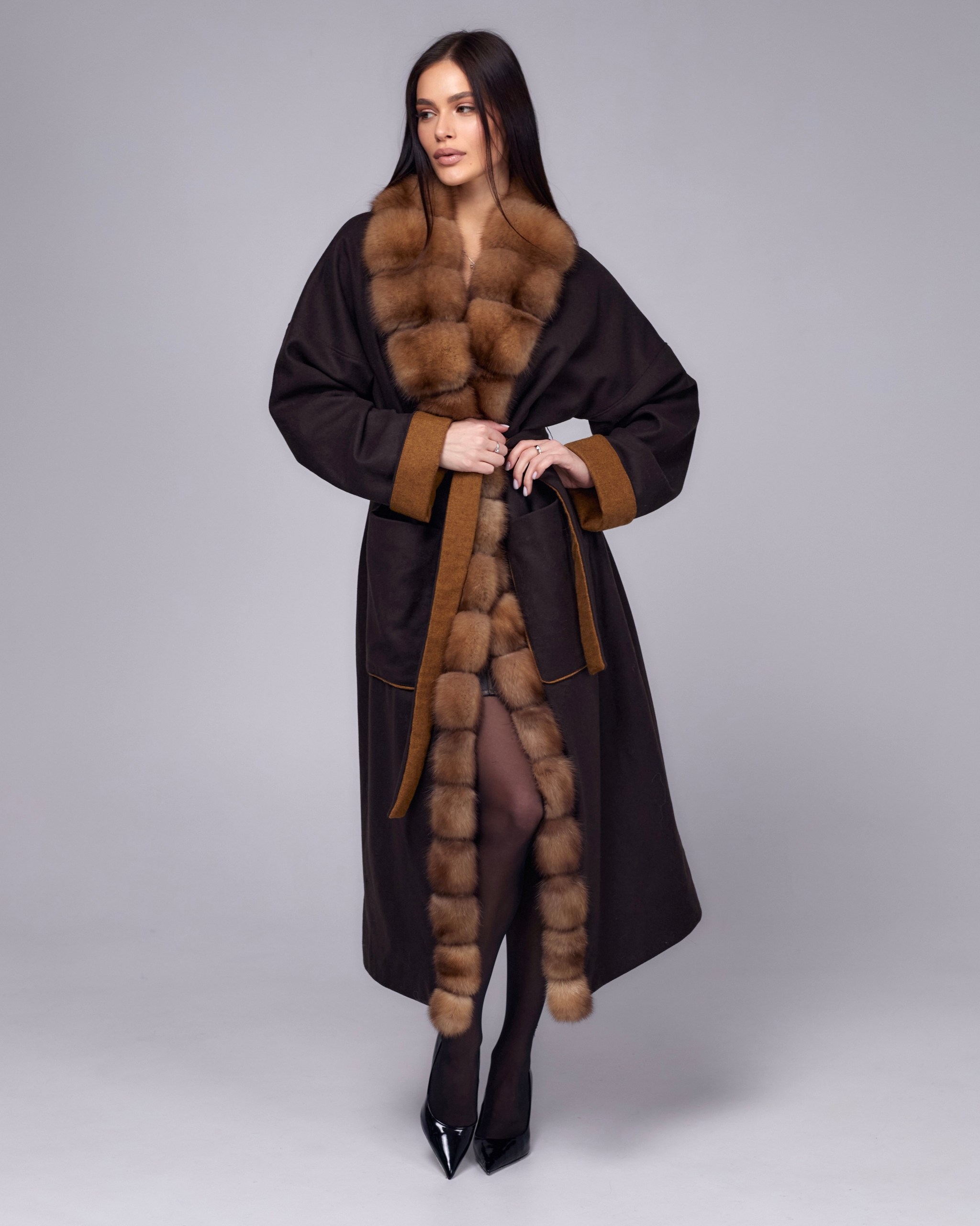 Пальто с мехом соболя brown