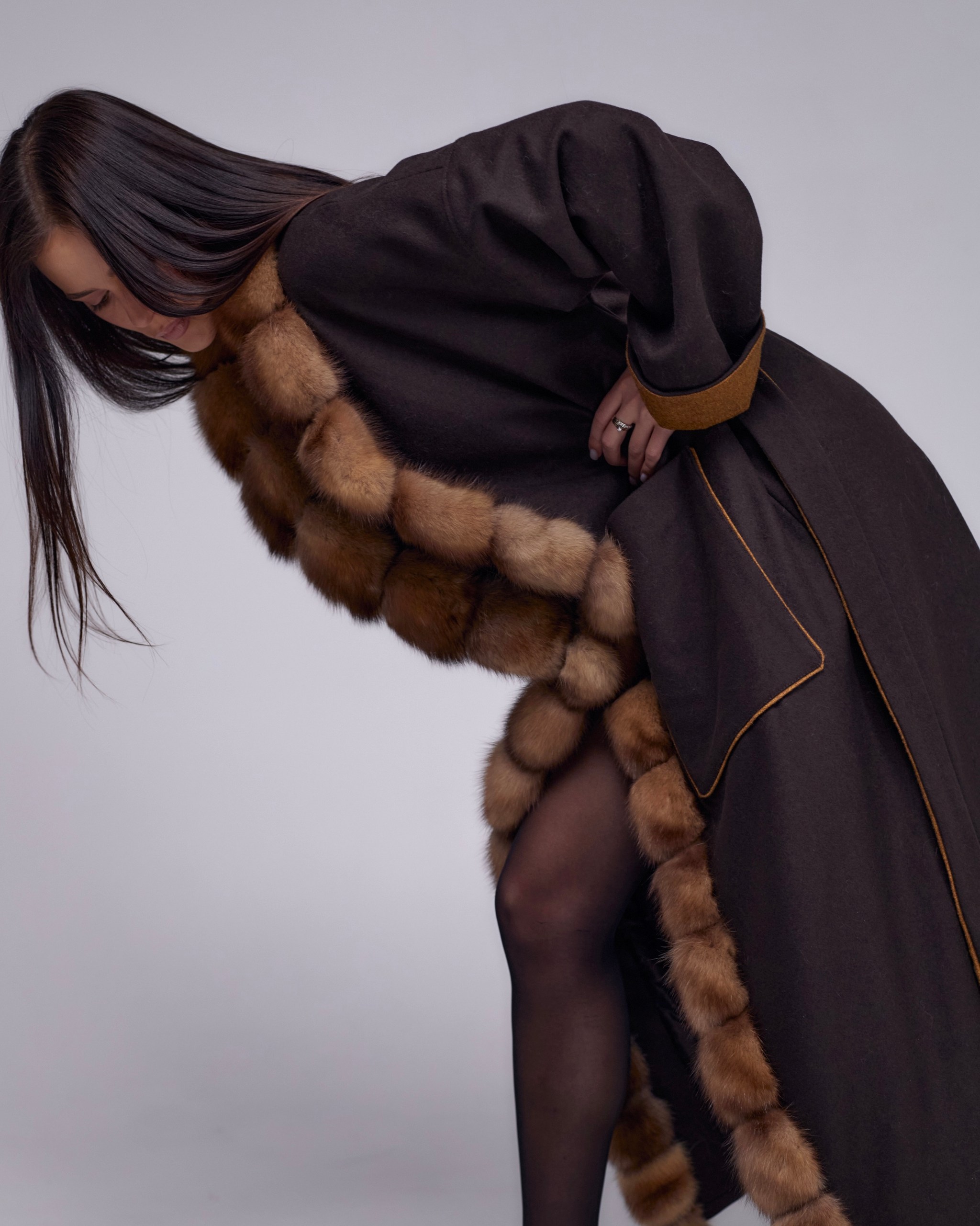 Пальто с мехом соболя brown