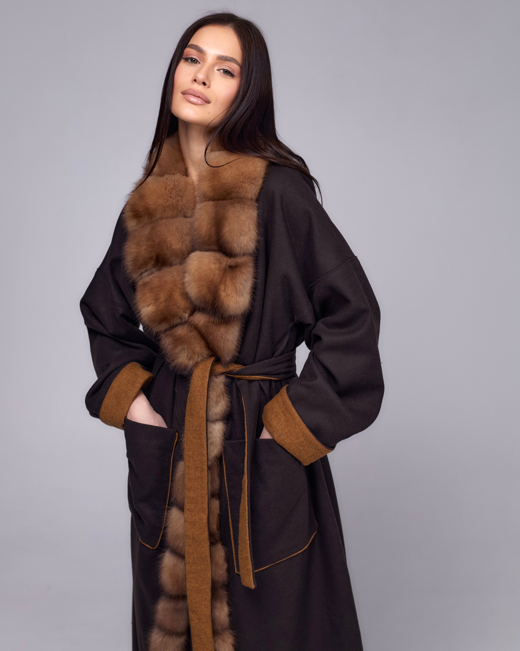 Пальто с мехом соболя brown