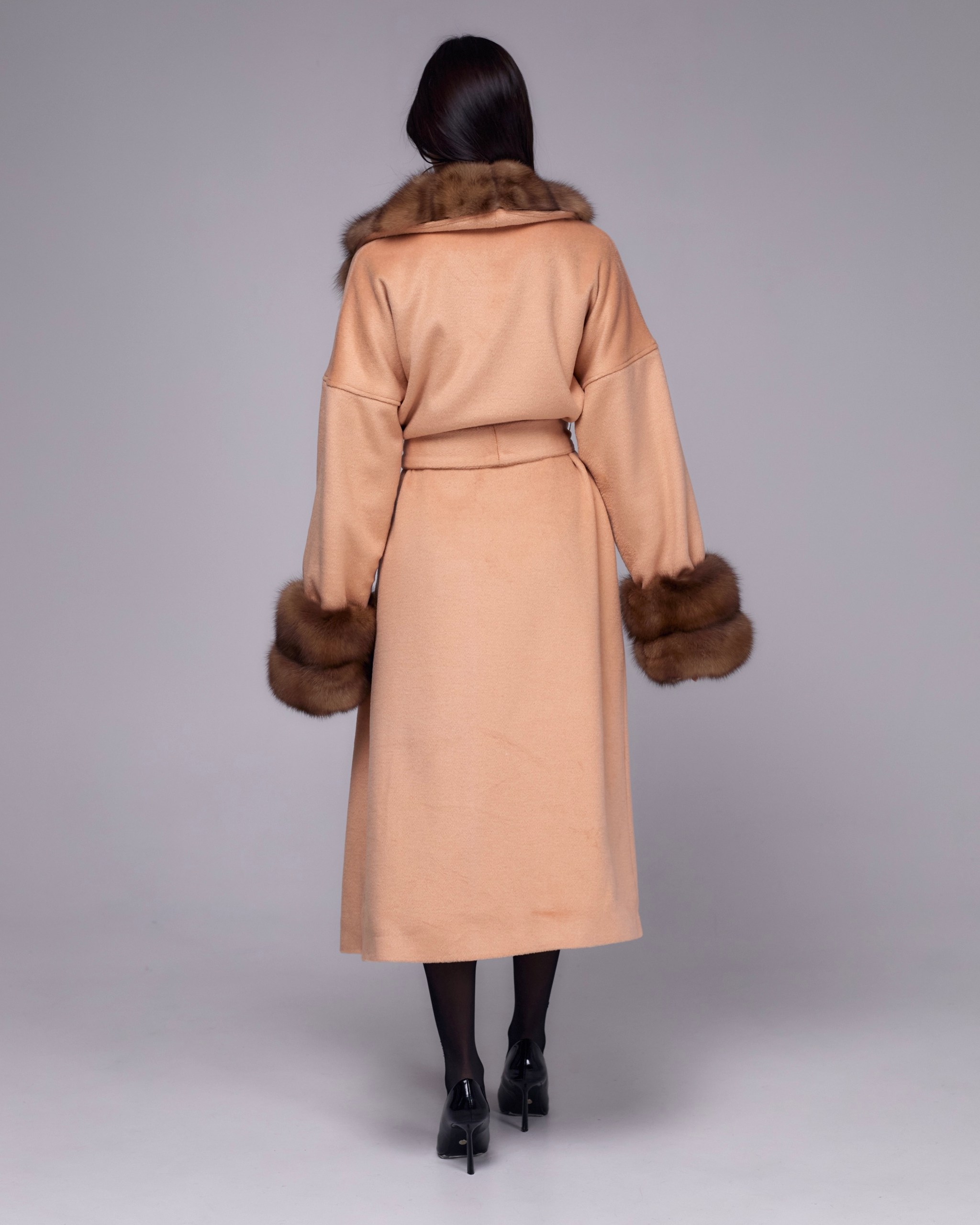 Кашемировое пальто с натуральным мехом соболя