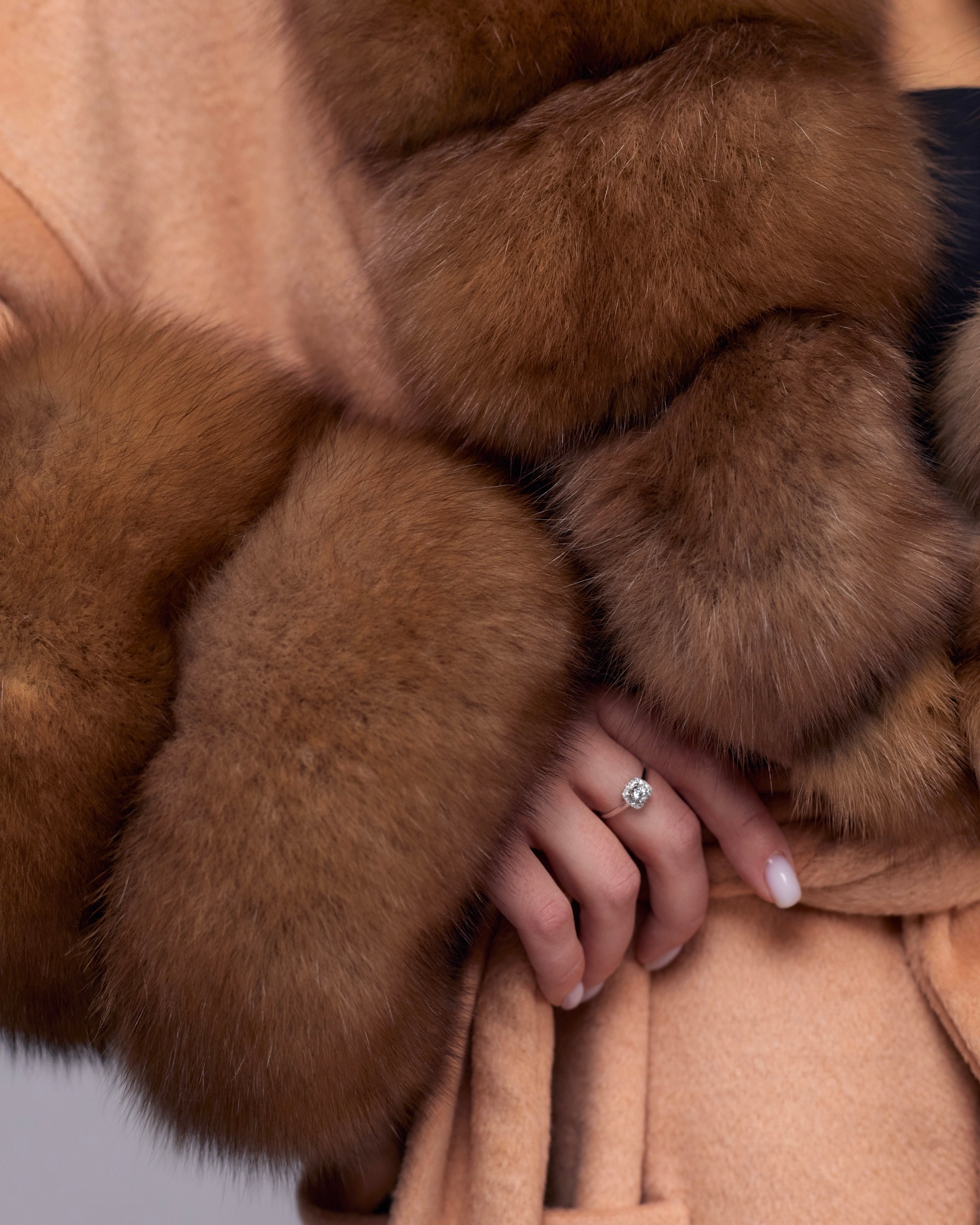 Кашемировое пальто с натуральным мехом соболя