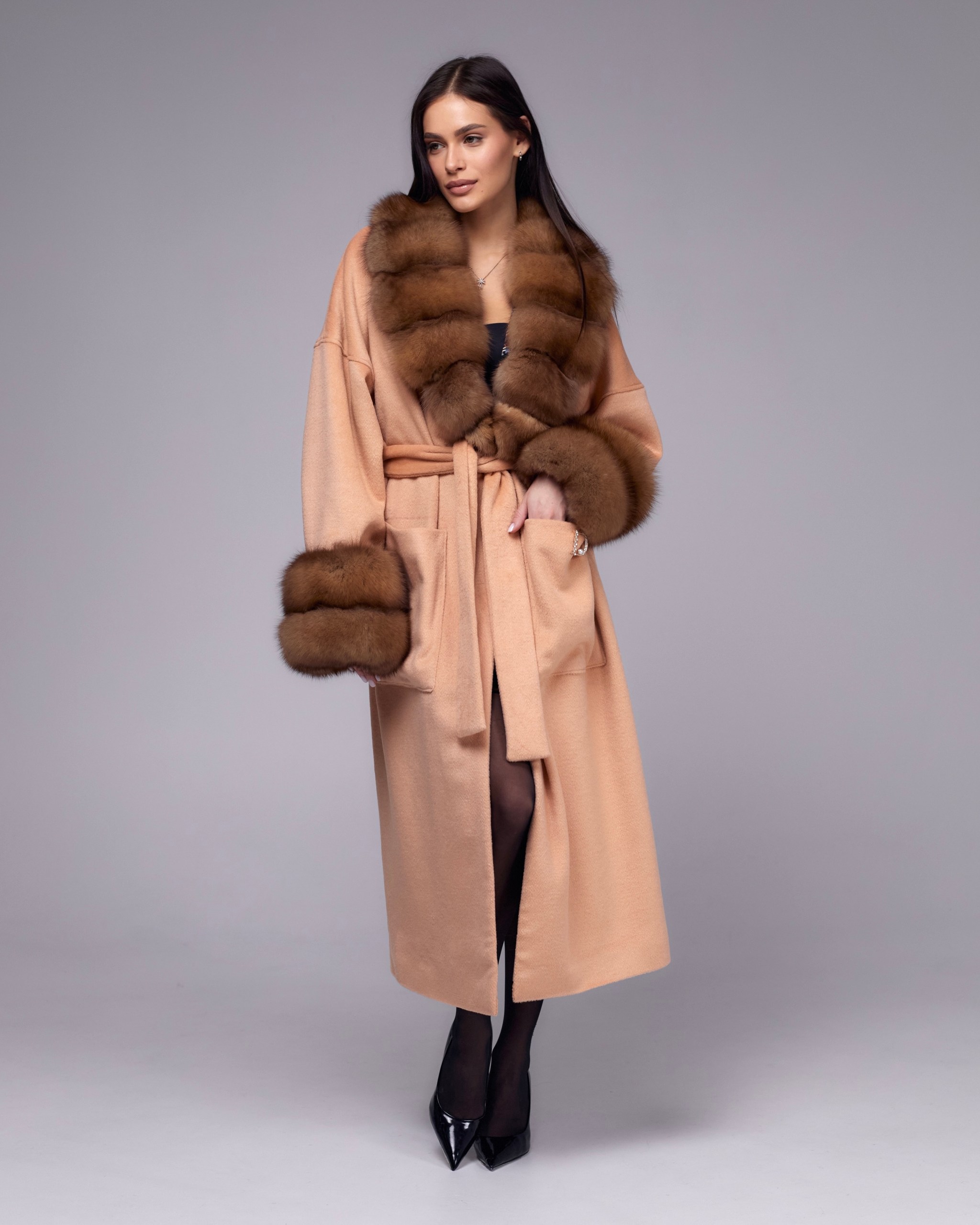 Кашемировое пальто с натуральным мехом соболя